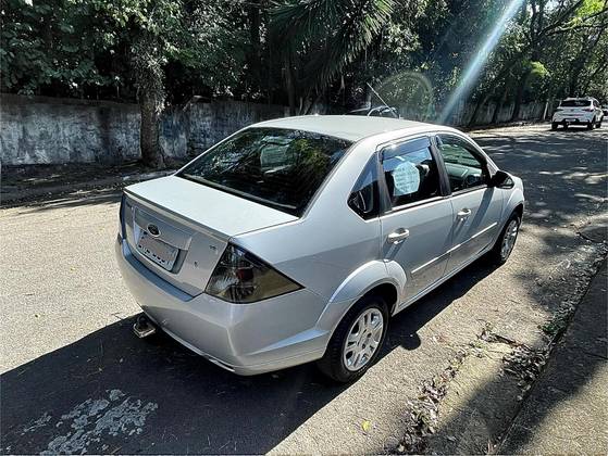 FORD FIESTA 1.6 ROCAM SEDAN 8V FLEX 4P MANUAL FORD FIESTA 1.6 ROCAM SEDAN 8V FLEX 4P MANUAL
